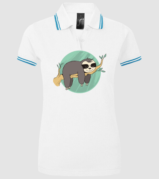 Leneș odihnă model alb pe tricou