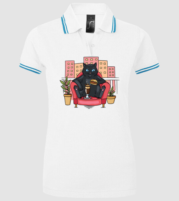 Pisică relaxându-se model alb pe tricou