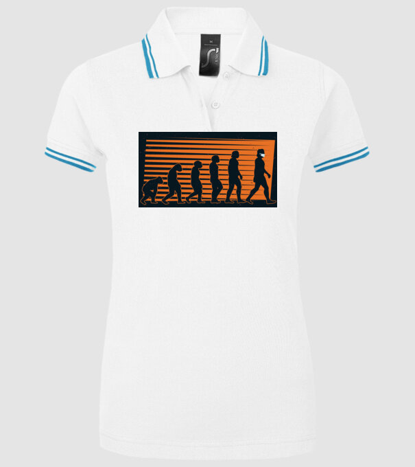 Evoluție Mască model alb pe tricou