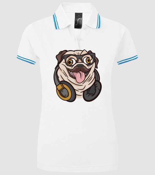 Mops cu căști model alb pe tricou