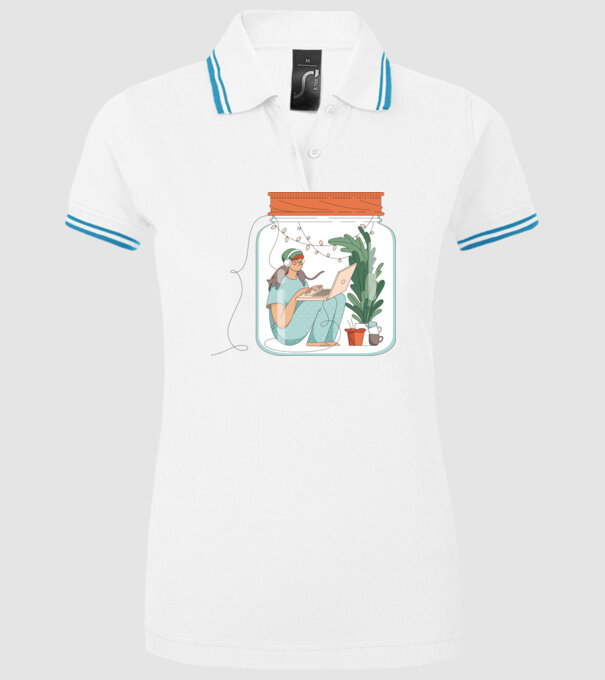 Fată Social Distancing model alb pe tricou