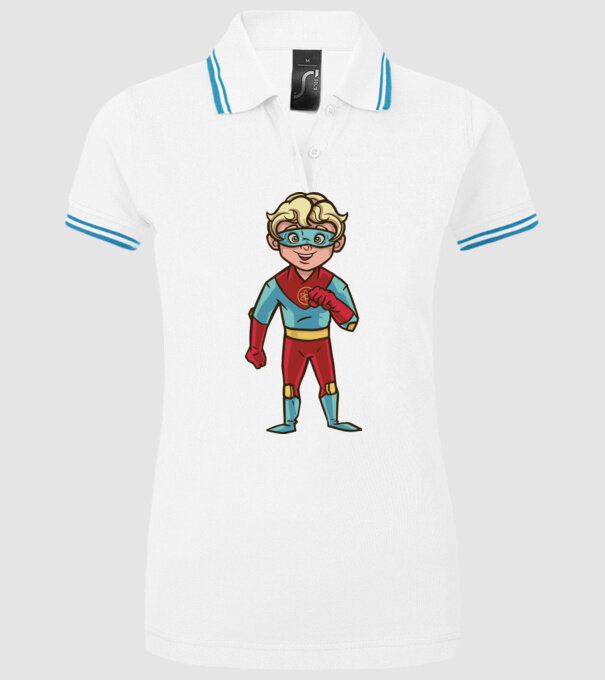 Băiat supererou model alb pe tricou