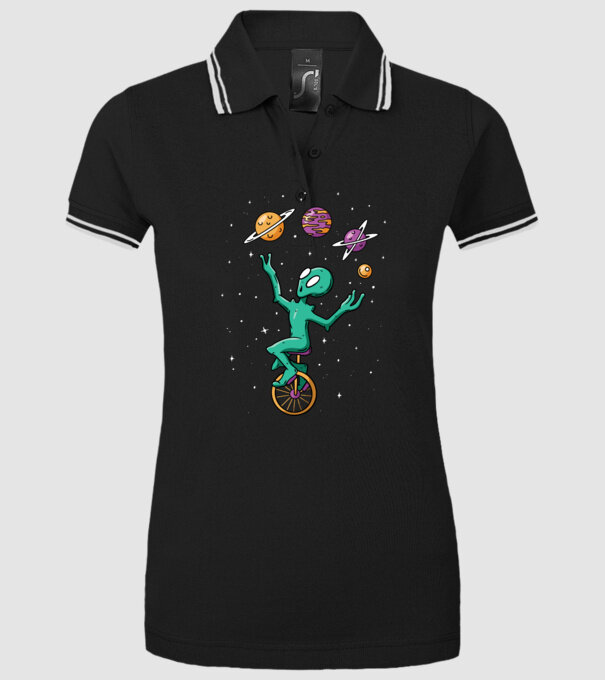 Jongler Alien model negru pe tricou