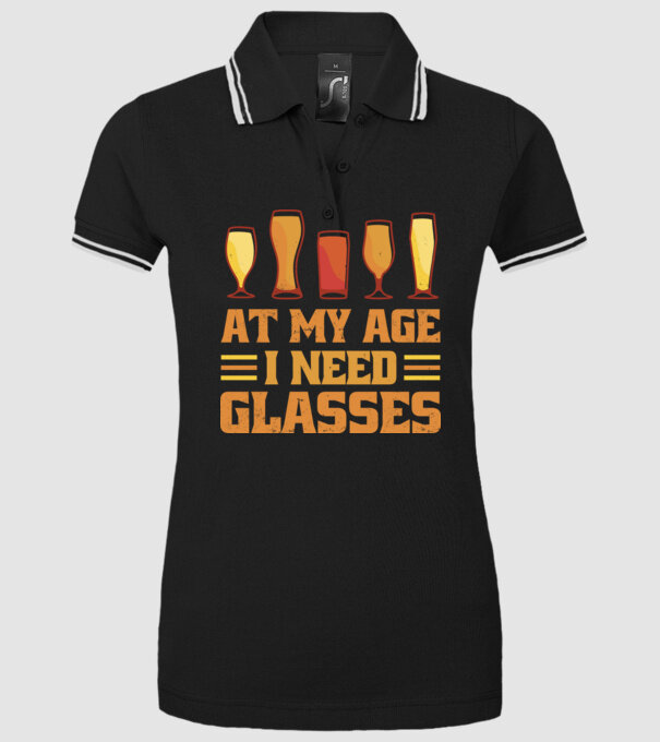 At my age i need glasses model negru pe tricou