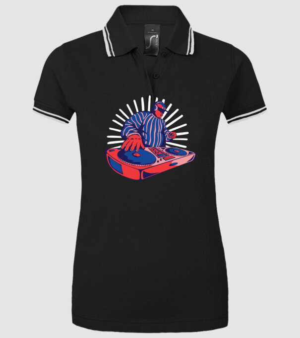 DJ disc jockey model negru pe tricou