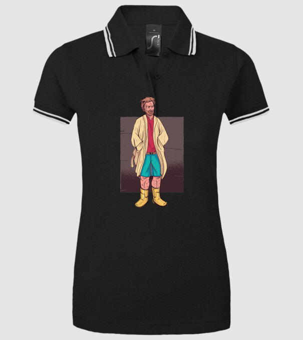 Bărbat în halat model negru pe tricou
