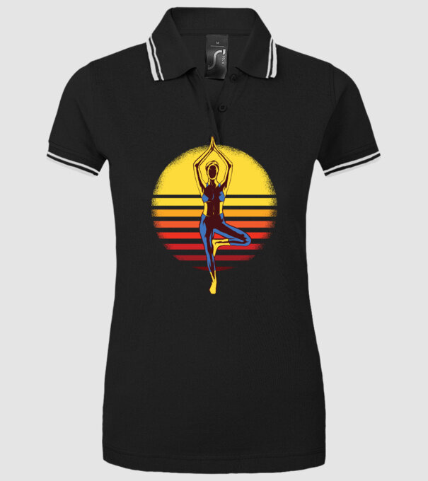 Retro yoga model negru pe tricou