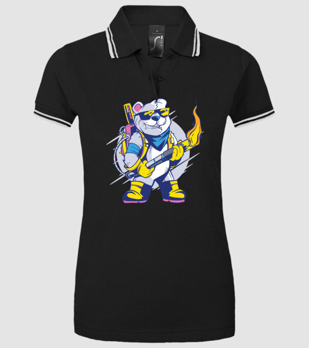 Urs cu aruncător de flăcări model negru pe tricou