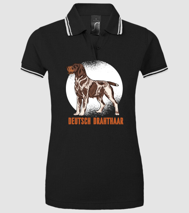 Brac german cu păr sârmos model negru pe tricou