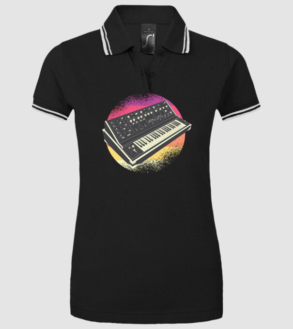 Sintetizator retro model negru pe tricou