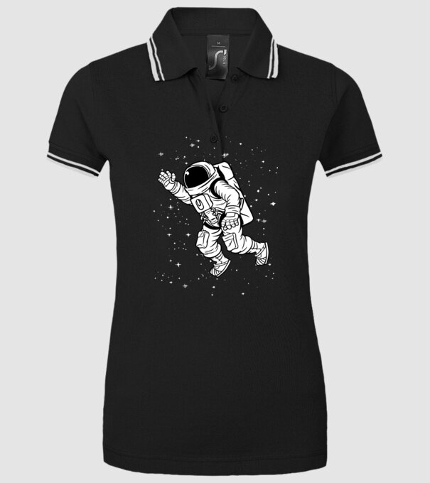 Astronaut model negru pe tricou