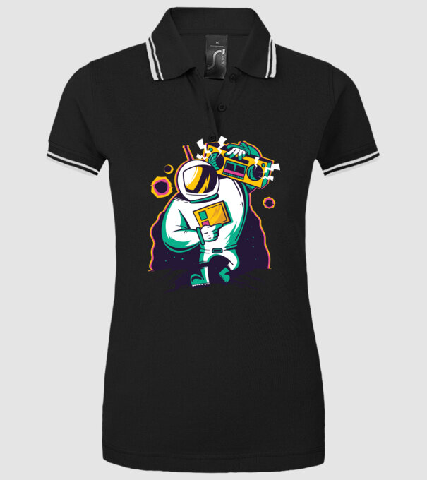 Astronaut cu casetofon model negru pe tricou