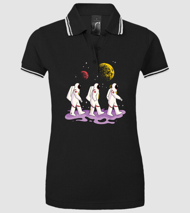 Plimbare Astronaut model negru pe tricou