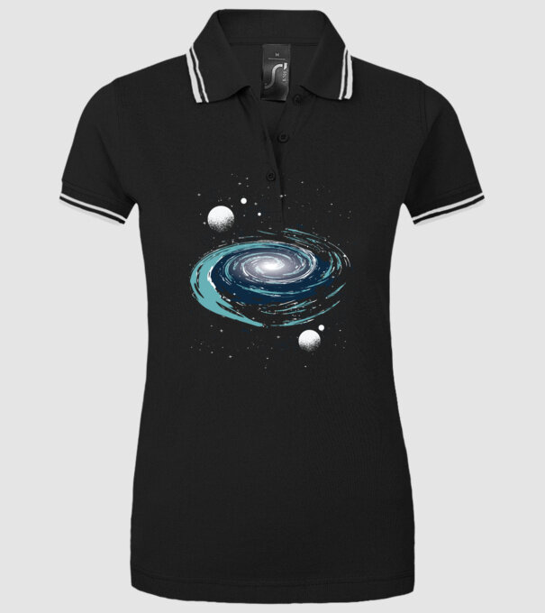Spațiu model negru pe tricou