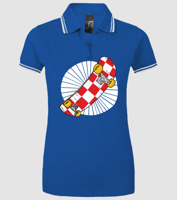 Skateboard model albastru regal pe tricou