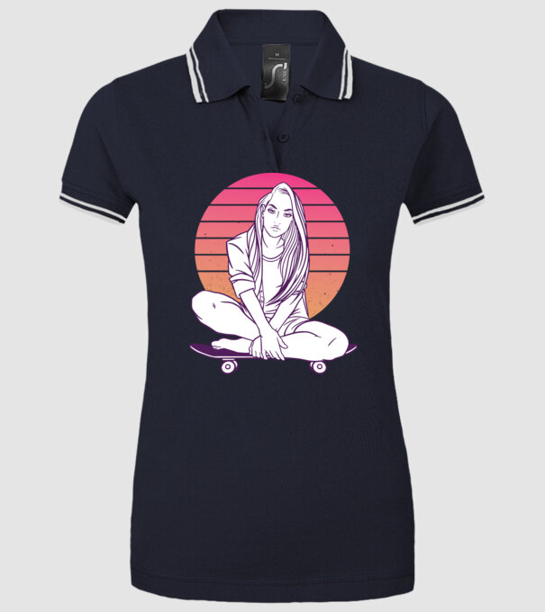 Fată Skateboarder model albastru închis pe tricou
