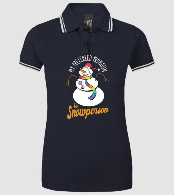 Om de zăpadă model albastru închis pe tricou