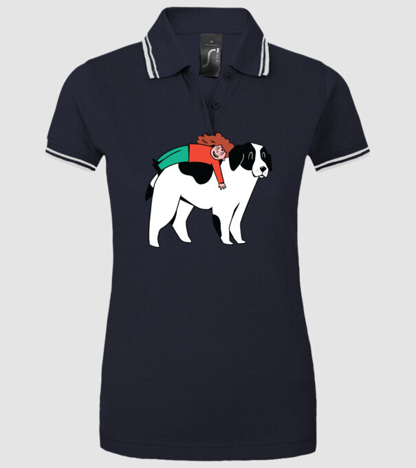 Fetiță cu câine model albastru închis pe tricou