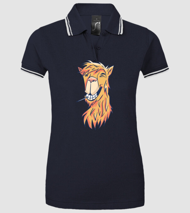 Cap de Lama model albastru închis pe tricou