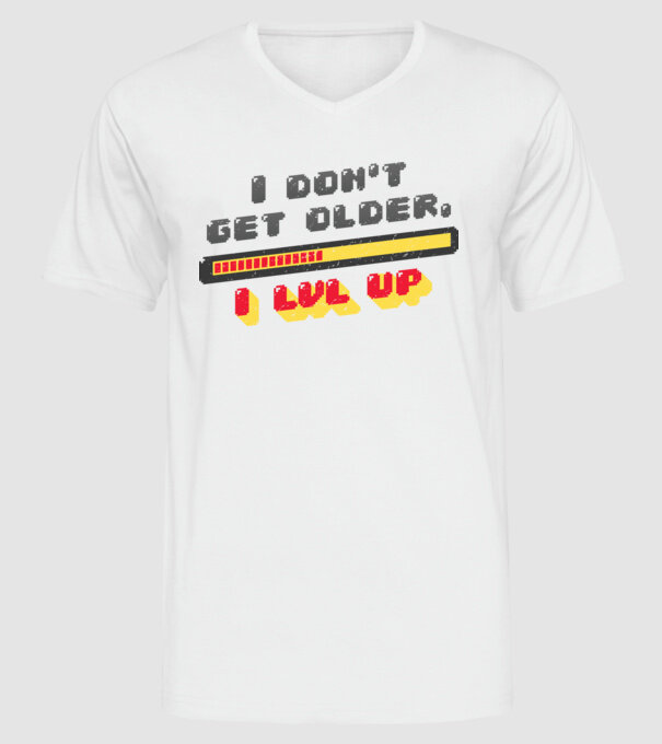 Eu nu îmbătrânesc, trec la nivelul următor Gamer, tricou zi naștere model alb pe tricou