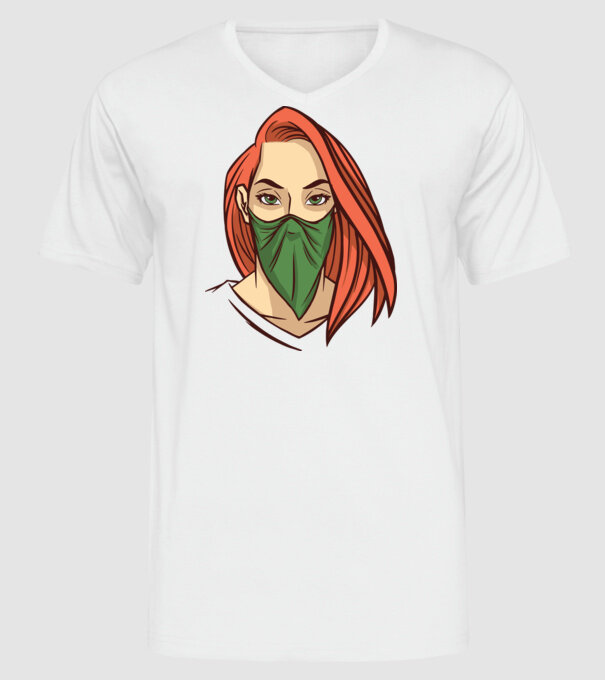 Femeie cu batic model alb pe tricou