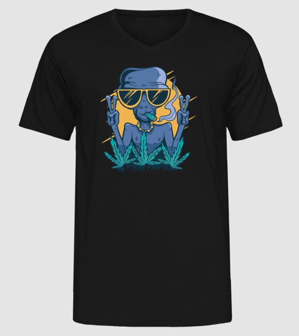 Alien drogat model negru pe tricou