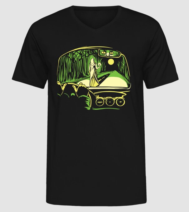 Femeie sperietoare pe drum model negru pe tricou