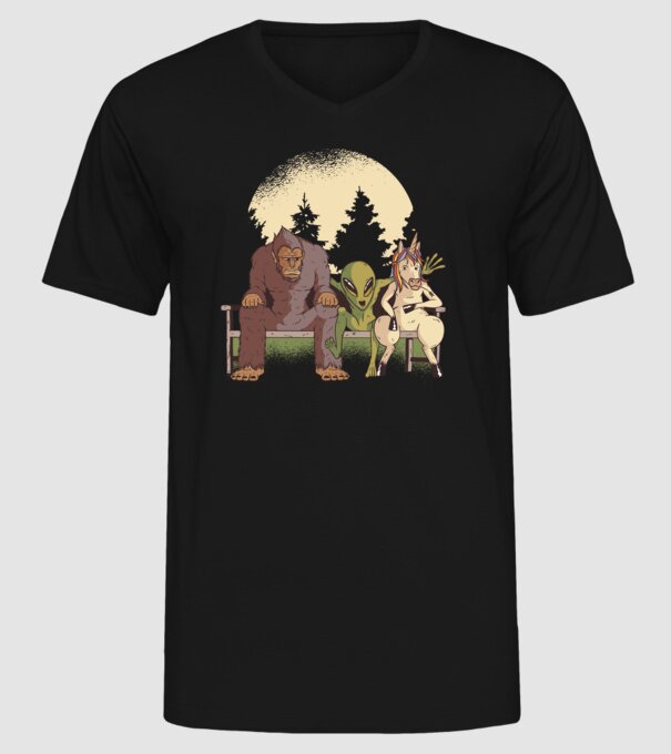 Creaturi mitice model negru pe tricou
