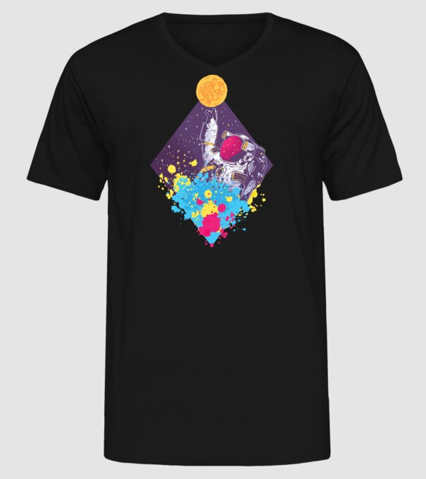 Astronaut model negru pe tricou