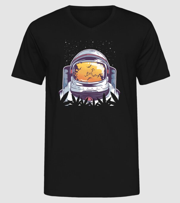 Astronaut Smoker model negru pe tricou