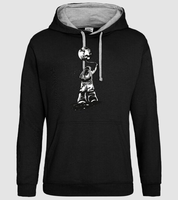 Astronaut Lună model negru pe tricou