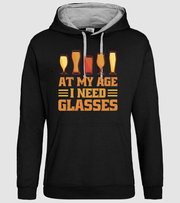 At my age i need glasses model negru pe tricou