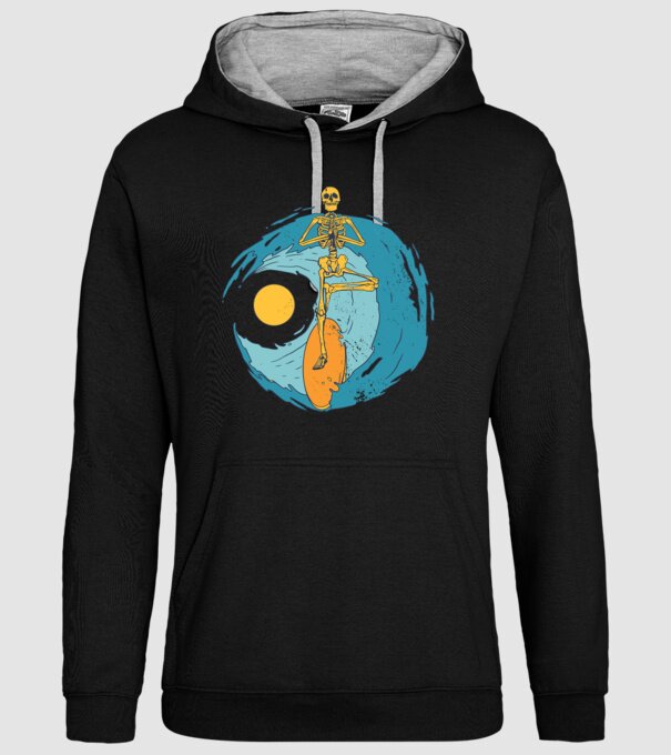 Schelet Surfer model negru pe tricou