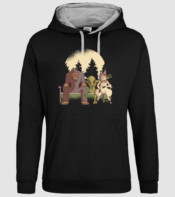 Creaturi mitice model negru pe tricou
