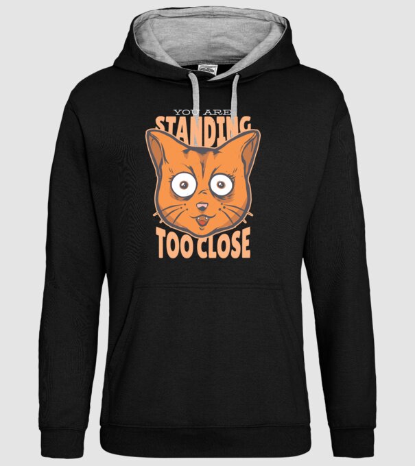 Stați prea aproape, Cu pisică model negru pe tricou