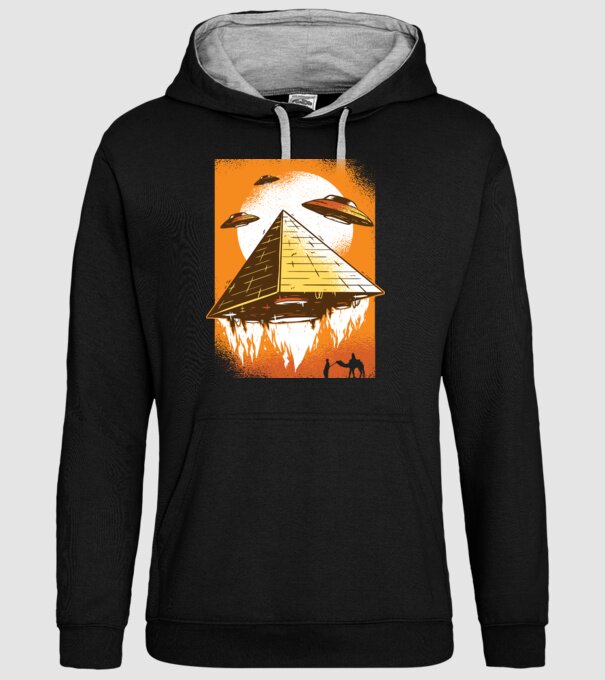 OZN Piramidă Alien model negru pe tricou