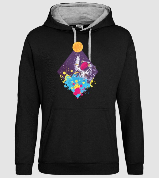 Astronaut model negru pe tricou