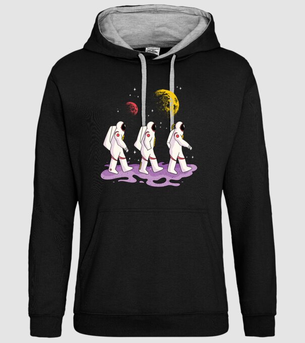 Plimbare Astronaut model negru pe tricou
