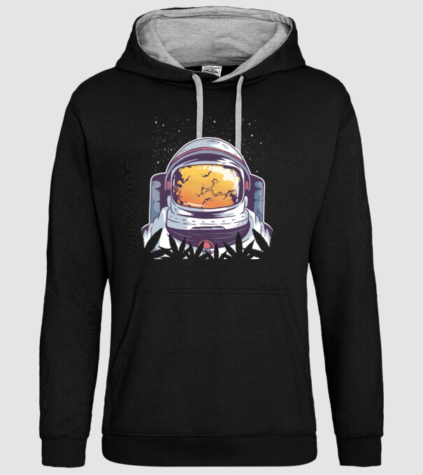 Astronaut Smoker model negru pe tricou