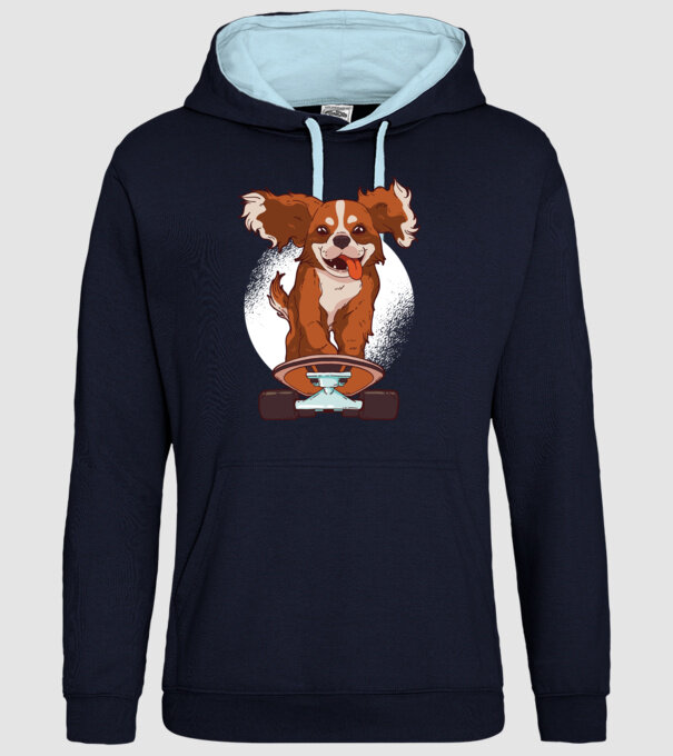 Skateboarding Cavalier King Spaniel model albastru închis pe tricou