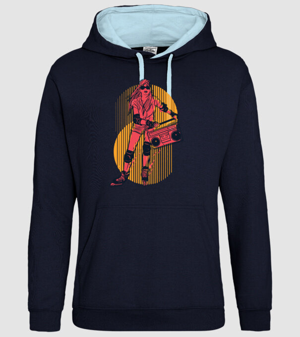 Fată skate model albastru închis pe tricou