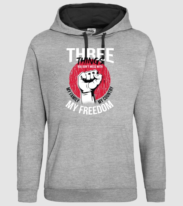 3 lucruri de care să nu te legi: Familia mea, țara mea și libertatea mea model gri pe tricou