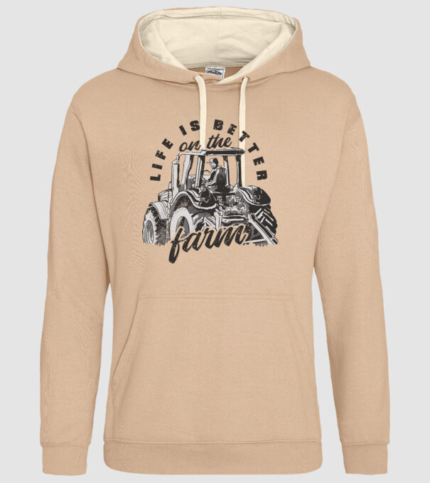 Viața este mai bună la fermă cu tractor model nisipiu pe tricou