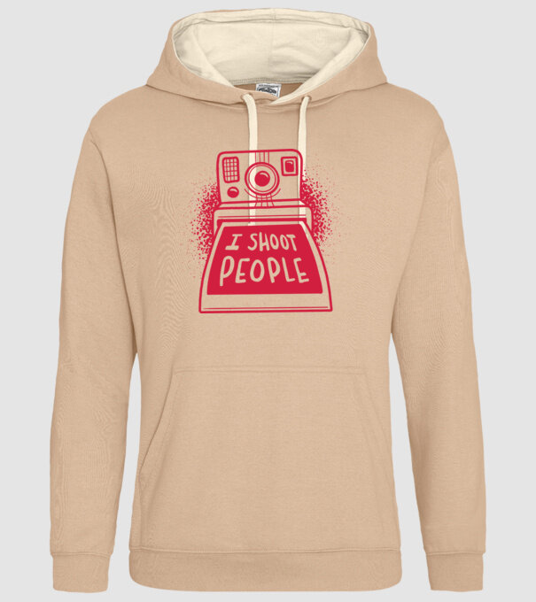I shoot people - Fotograf model nisipiu pe tricou