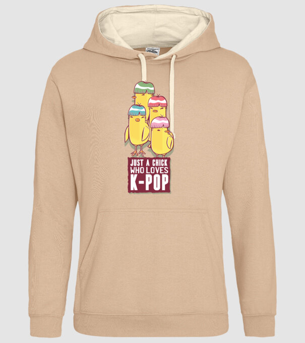 Just a Chick who loves K-pop model nisipiu pe tricou