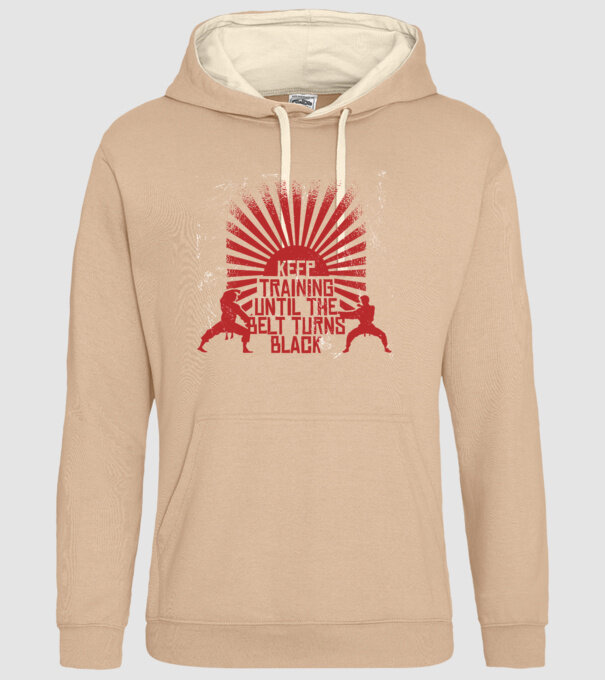 Keep Training until the Belt turns black model nisipiu pe tricou