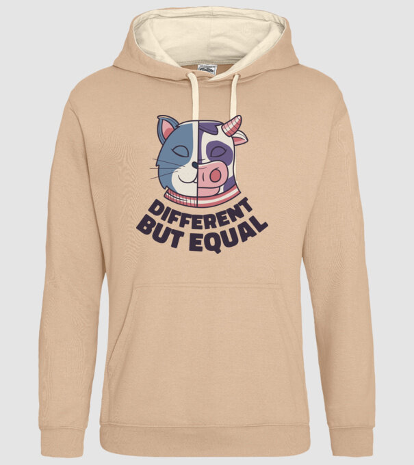 Diferit, dar egal model nisipiu pe tricou