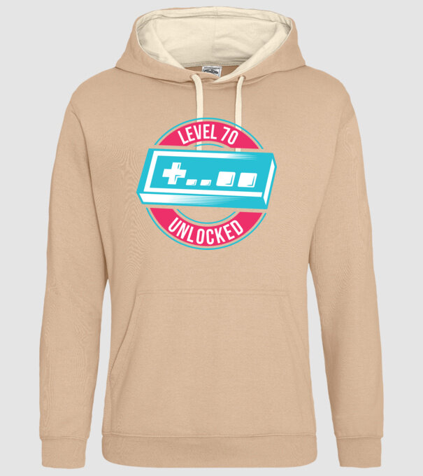 Level 70 Unlocked 70th Birthday model nisipiu pe tricou