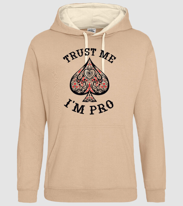 Jucător profesionist de poker model nisipiu pe tricou