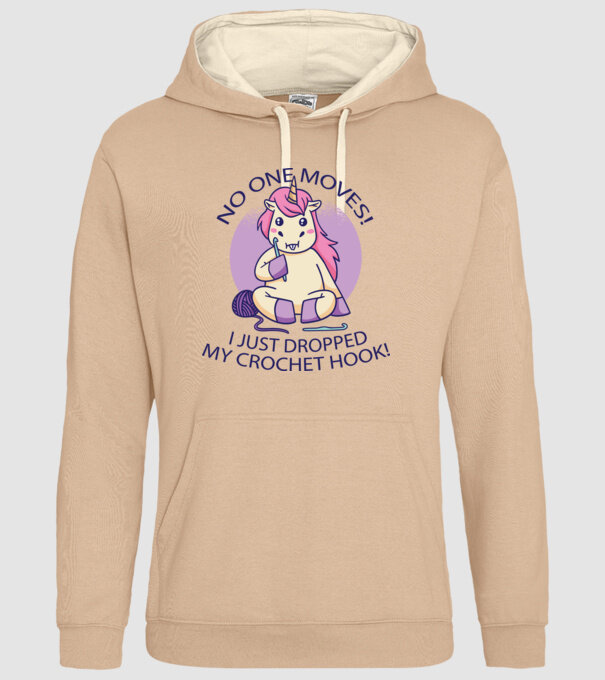 Nu mișcă nimeni, mi-a căzut acul de tricotat - Unicorn model nisipiu pe tricou